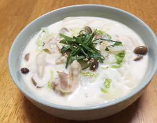 牛乳ごま味噌うどん